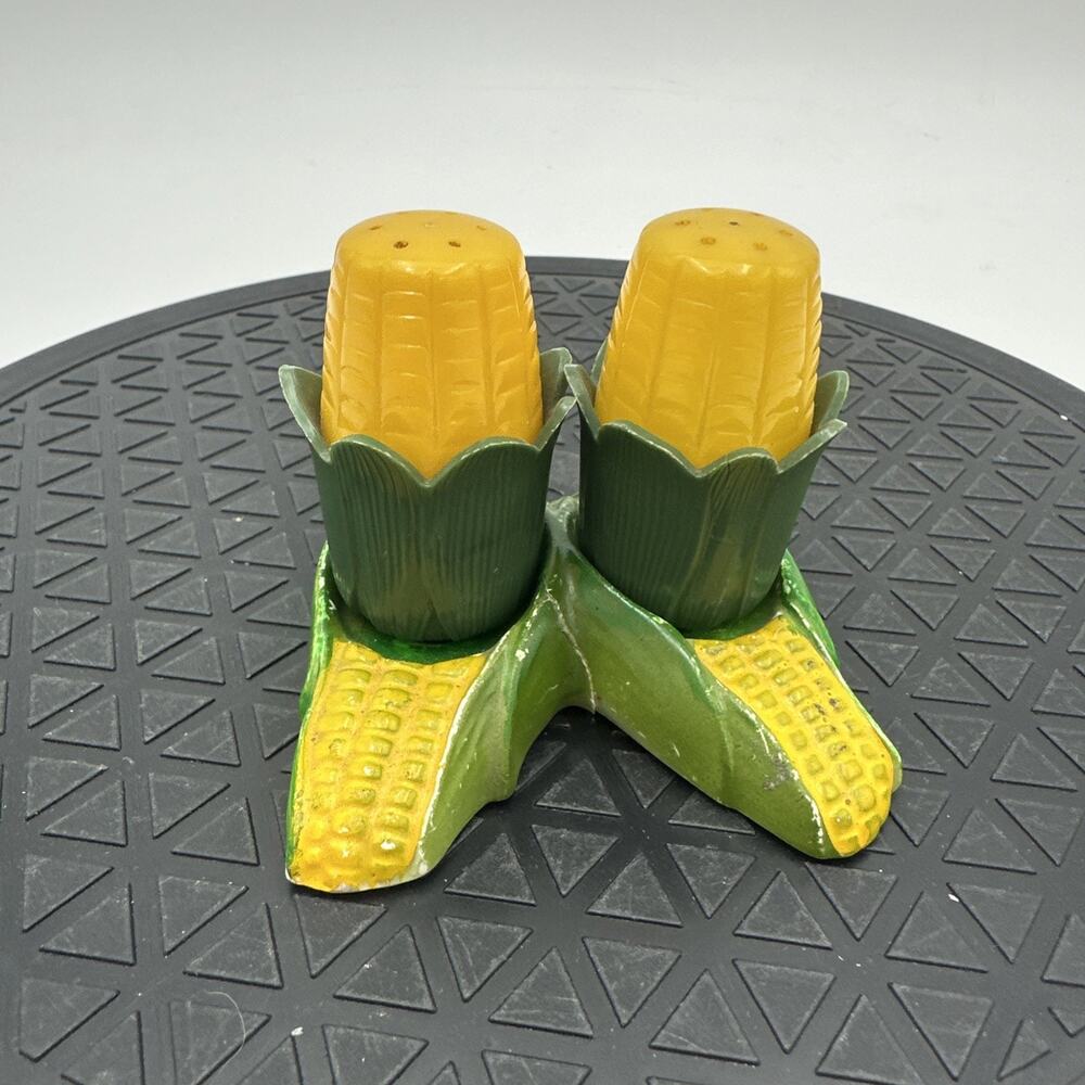 Vintage 1960's Enesco USA Plastic Corn Cob Salt And Pepper Shakers Ceramic Stand
